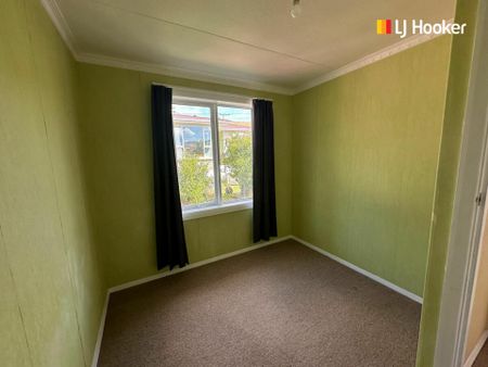 Three bedroom home in Green Island - Photo 3