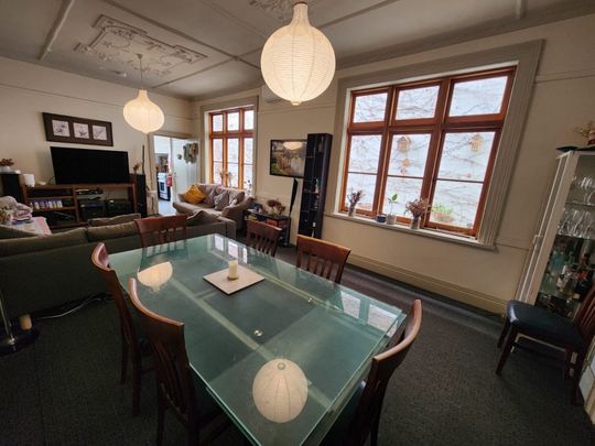 Carlton - Photo 1