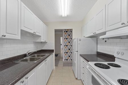 For Lease - 10330 Yonge Street Unit# 707, Richmond Hill, Ontario - Photo 5