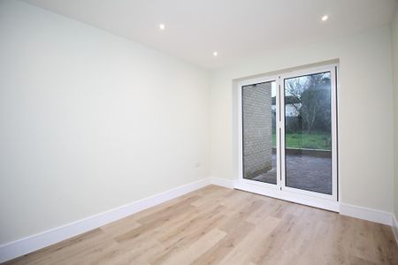 4 bedroom semi-detached house to rent - Photo 2