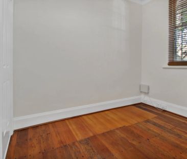 Location & lifestyle - Photo 5