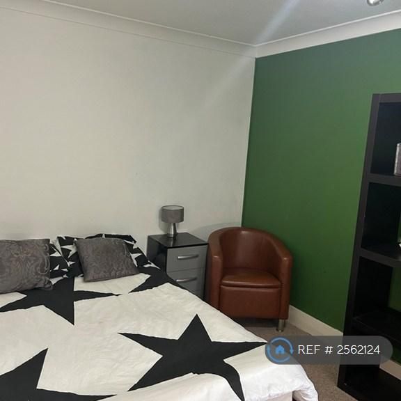 1 bedroom in a house share to rent - Photo 1