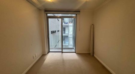 NEAT AND TIDY INNER-CITY APARTMENT: - Photo 5