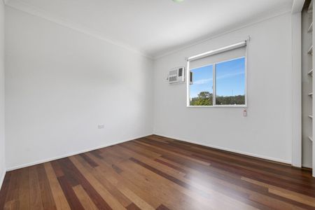 CHARMING HIGHSET HOME IN SUN VALLEY - Photo 2