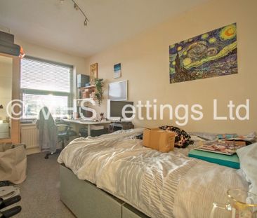 3 Bedroom Mid Terraced House for rent in Hyde Park Close - Photo 5
