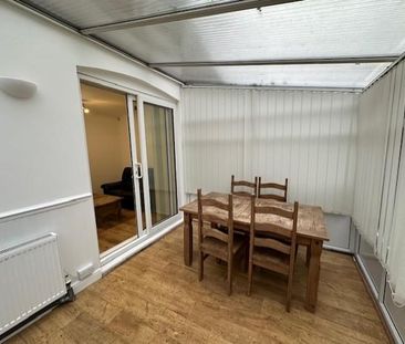 4 bedroom semi-detached house to rent - Photo 2