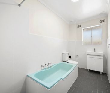Light Filled Apartment in Leafy Hunters Hill - Photo 5