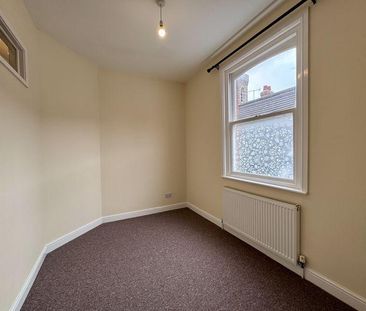 2 bedroom maisonette to rent - Photo 2
