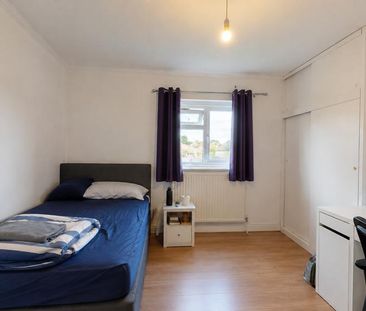 4 bedroom terraced house to rent - Photo 6