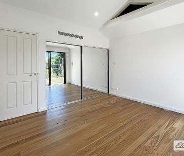 Spacious Three Bedroom Townhouse for Rent! - Photo 4