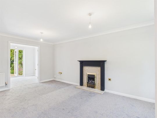 5 BED House To rent - Photo 1