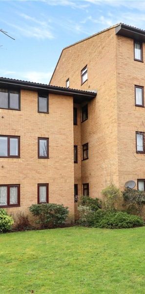 The Rowans, WokingProperty for lettings - Seymours - Photo 1