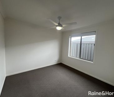 Spacious 4-Bedroom Family Home in Munno Para Downs - Photo 3