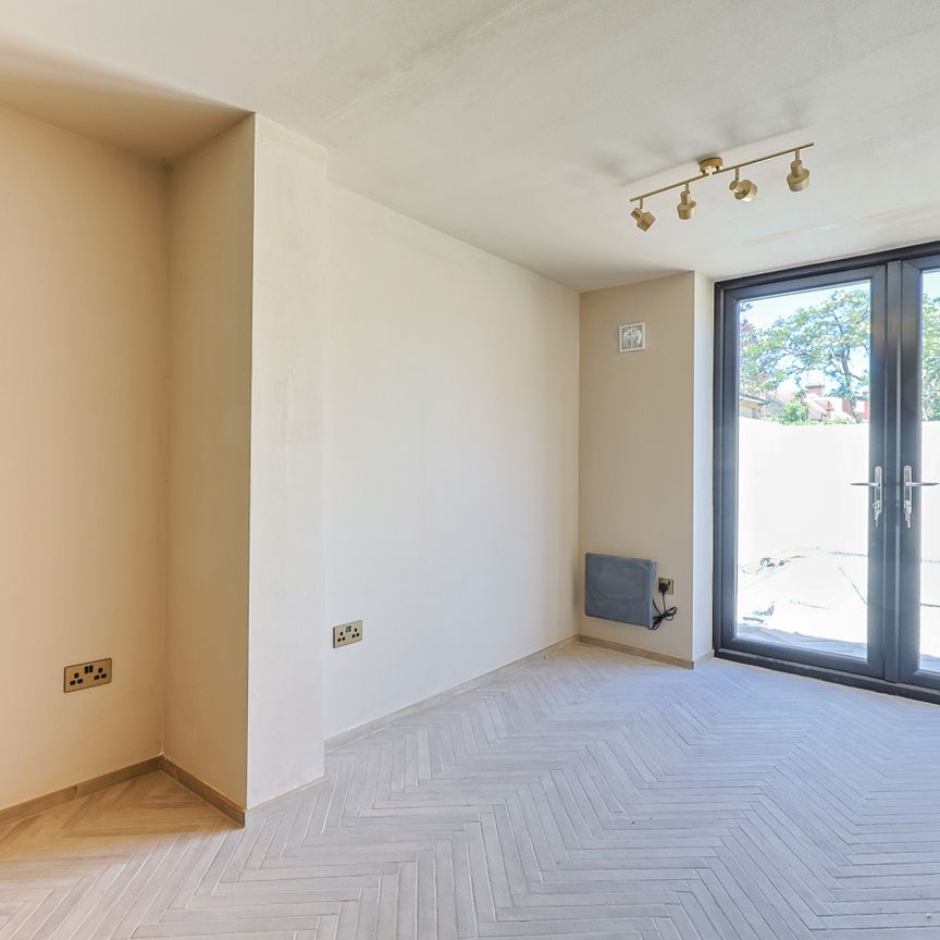 Commonside East, Mitcham, CR4 (Flat) - Photo 1
