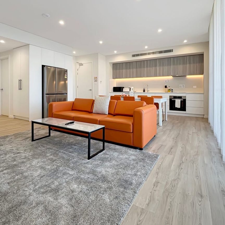 Stunning 3-Bedroom Apartment with Panoramic Lake and Mountain Views - Photo 1