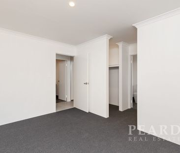 In Near-New Condition!! - Photo 3