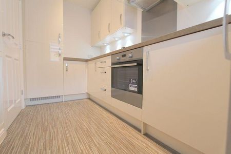 2 bedroom semi-detached house to rent - Photo 5