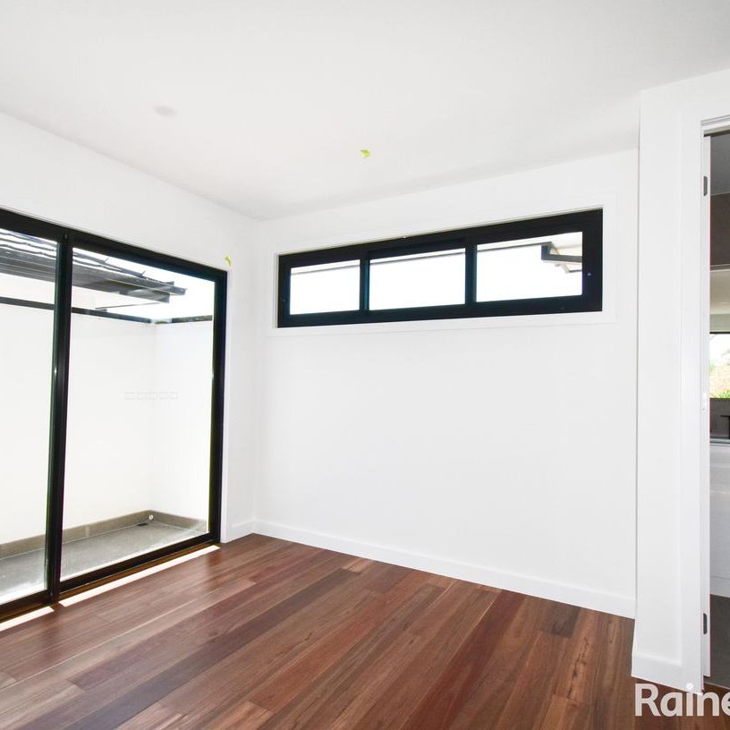 4 & 5/33 Hillcrest Grove, Springvale, VIC 3171 - Photo 1