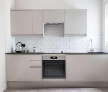 Flat I, High Street, Aldershot, Hampshire, GU12 - Photo 3