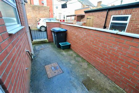 2 bedroom terraced house to rent - Photo 4
