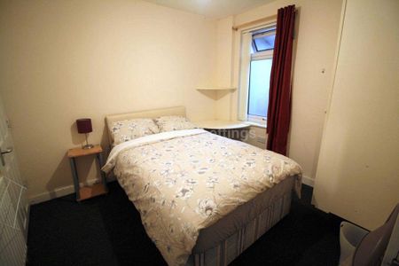 4 bedroom terraced house to rent - Photo 3