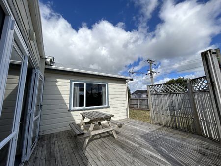 94 Victoria Street, Hawera - Photo 2