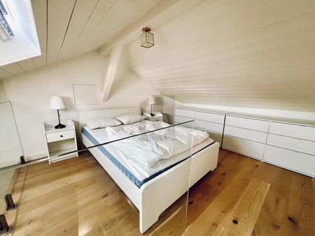 SUPERB ATTIQUE MEUBLÉ À DEUX PAS DU LAC - Photo 3