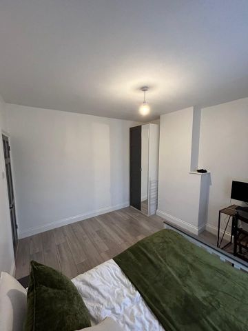 Room in a Shared House, Capstone Road, BR1 - Photo 3