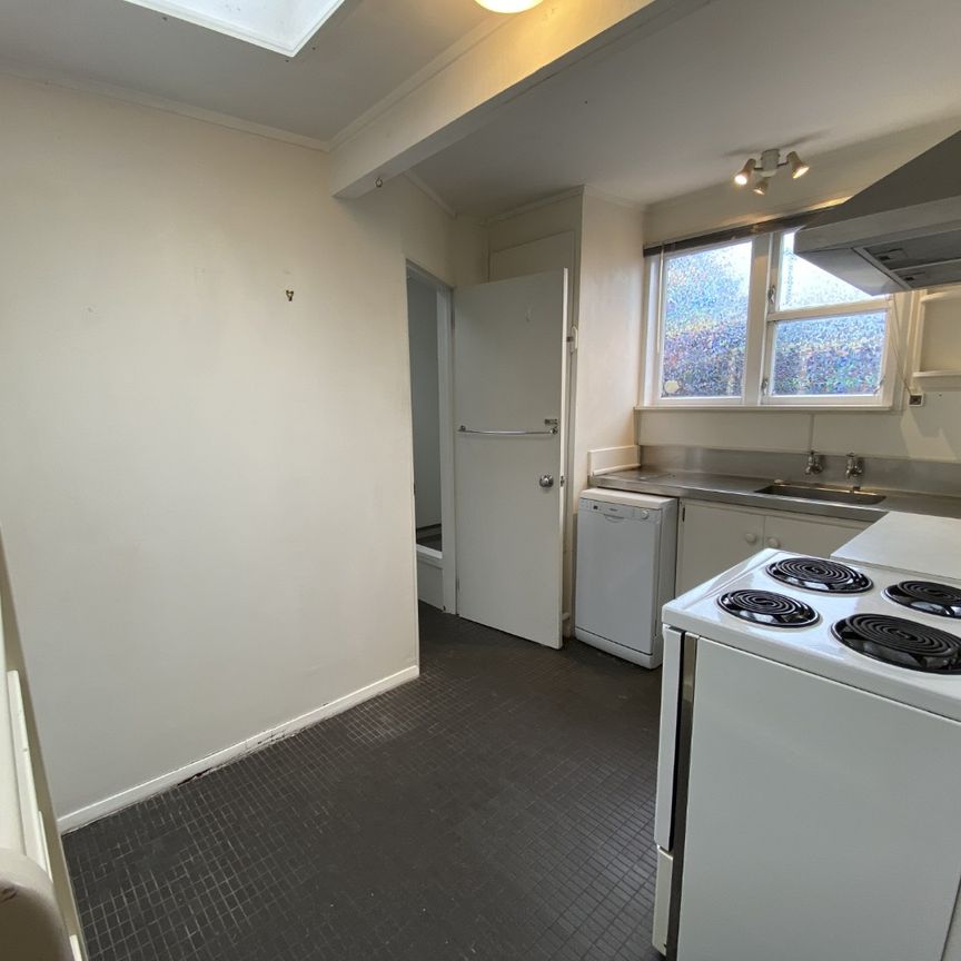 Cute & compact on the coast - Photo 1