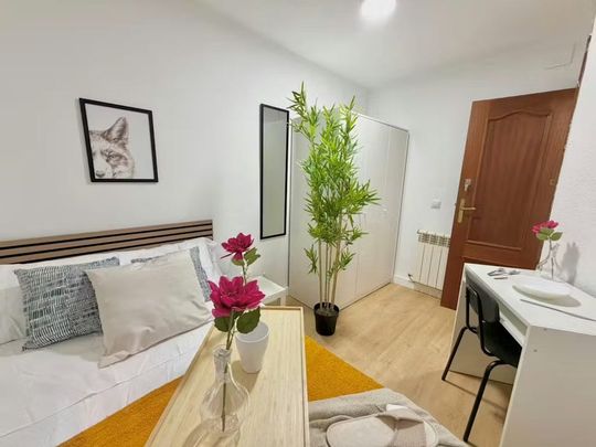 Calle Riojanos, Madrid, Community of Madrid 28018 - Photo 1