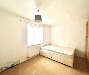 2 bedroom end of terrace house to rent - Photo 2