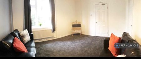 1 bedroom in a house share to rent - Photo 2