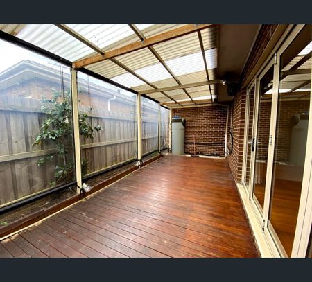 2/11 Joffre Road, Pascoe Vale, Vic 3044 - Photo 2