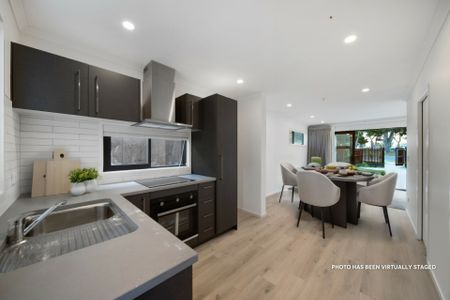 Fresh Face, Familiar Place - Photo 3