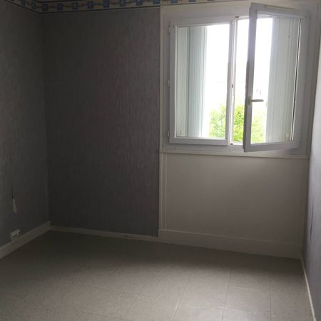 TILLIERES SUR AVRE - T4 de 80 m² - Photo 3