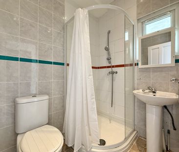 1 Bed Flat, Lewisham High Street, SE13 - Photo 3