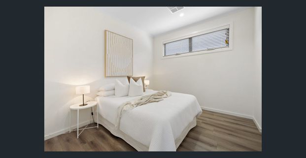 Parkside Perfection: Brand New 4-Bed Family Home Beside Unity Park - Photo 1