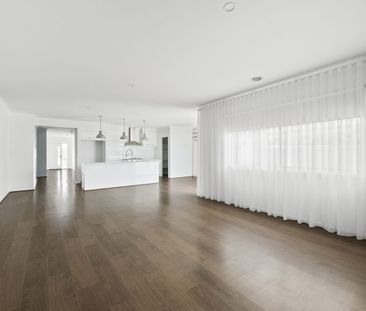 Massive Home with 4 Bedrooms and 3 Living Zones in Winter Valley - Photo 5