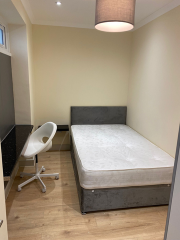 1 bedroom in a house share to rent - Photo 3
