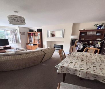 1 bedroom in a house share to rent - Photo 2