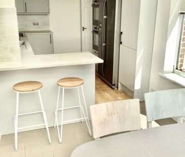 1 bedroom in a house share to rent - Photo 2