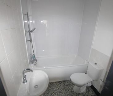 3 bedroom end of terrace house to rent - Photo 4