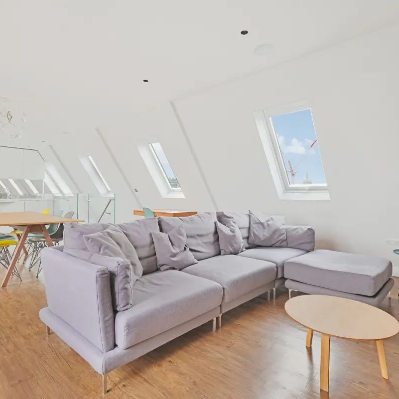 2 bedroom flat in London - Photo 1