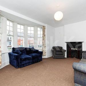 2 bedroom located only a short walk to Crouch End Broadway - Photo 2