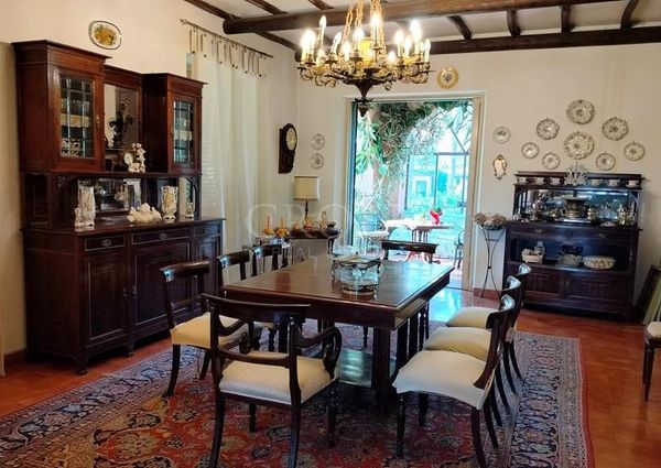 Ardeatina-Divino Amore: Quiet, charming rustic villa, big and well-curated garden, 3 beds, 1 study, 3 baths, living room, kitchen, with terraces , AC and parking space. Ref 2322