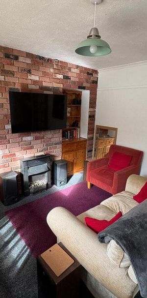 1 bedroom in a house share to rent - Photo 1