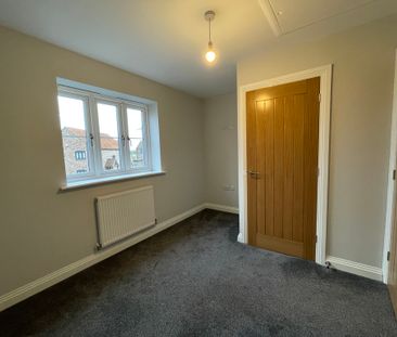 2 bedroom Semi-Detached House to let - Photo 6