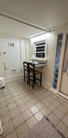 FURNISHED Kitsilano Basement Suite - Photo 1