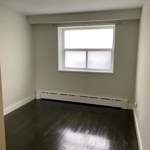 MIMICO WATERFRONT PARK, UNIQUE RENOVATED ART DECO BUILDING BY AWARD WINNING DESIGNER - Photo 3