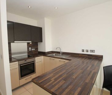 2 bed Flat for rent - Photo 2